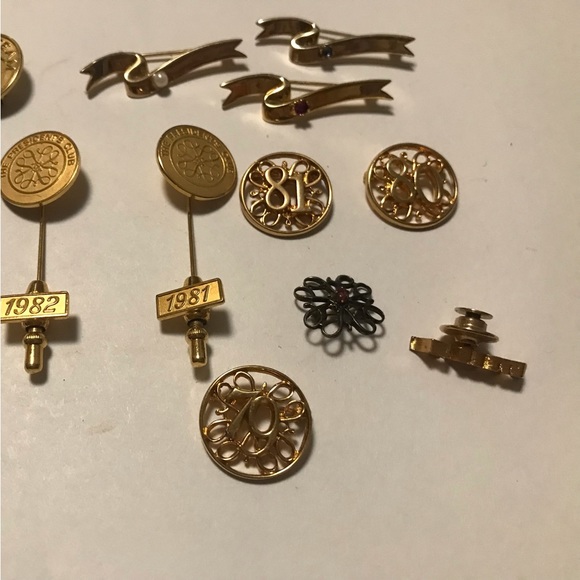 13 Vintage Avon Award Pins - Picture 3 of 3